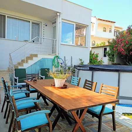 With Private Pool And Unique Sea View In Willa