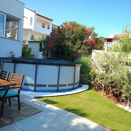 Vilă With Private Pool And Unique Sea View In Çeşme