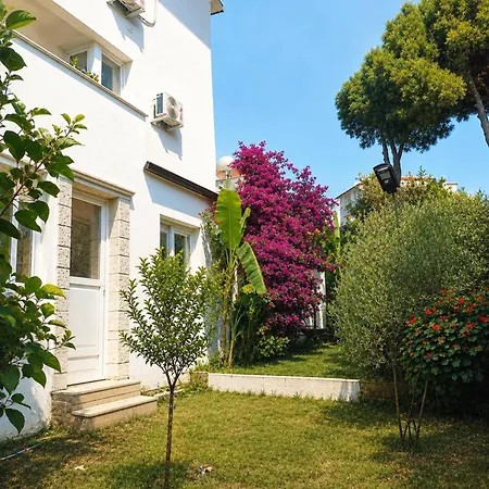 With Private Pool And Unique Sea View In *